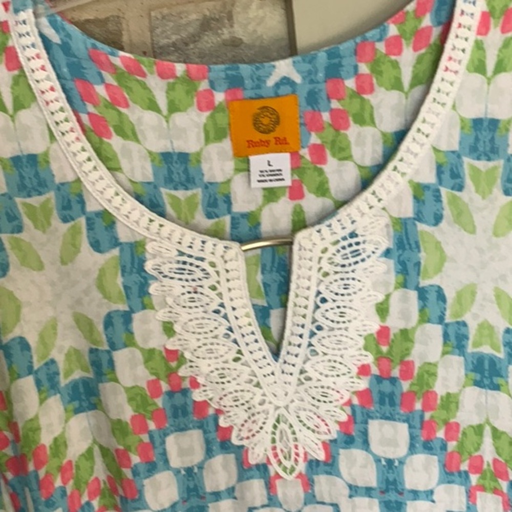 Ruby Ridge Tunic Size L-Like New. - image 2